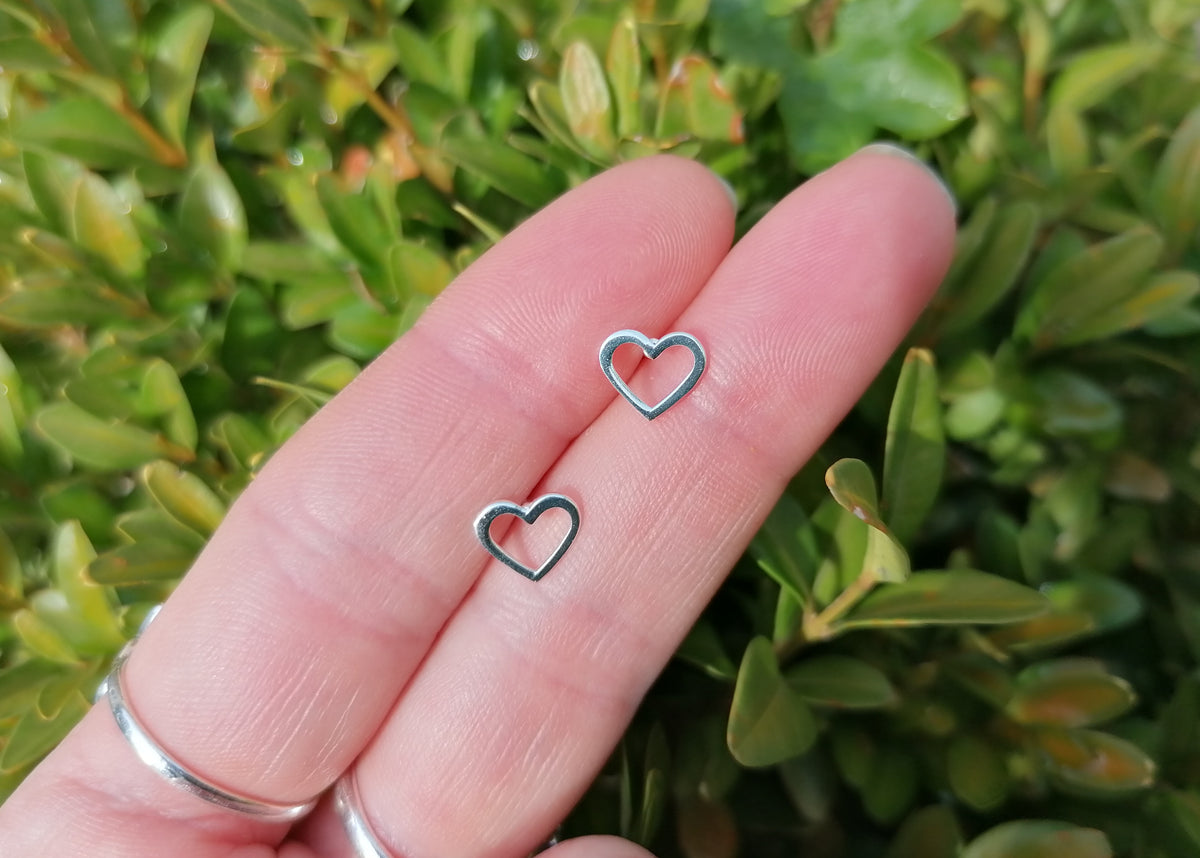 925 Sterling Silver Hollow Cut Out Small Open Love Heart Stud Earrings